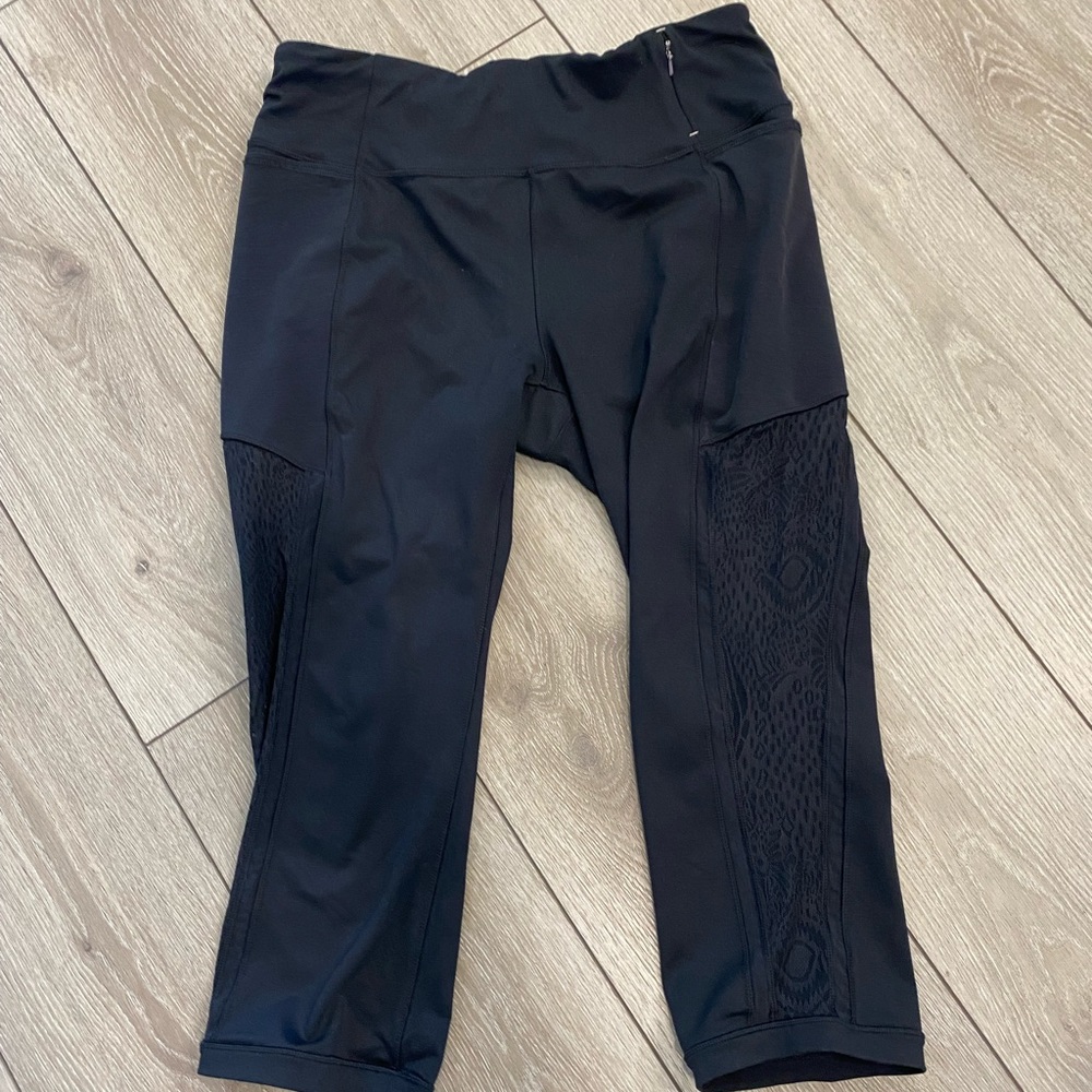 Calia by Carrie Underwood capri leggings Large